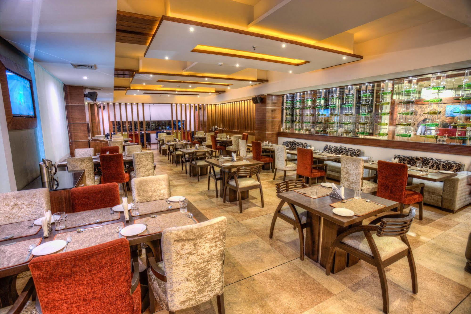 Mercure Chandigarh Tribune Chowk Exteriör bild