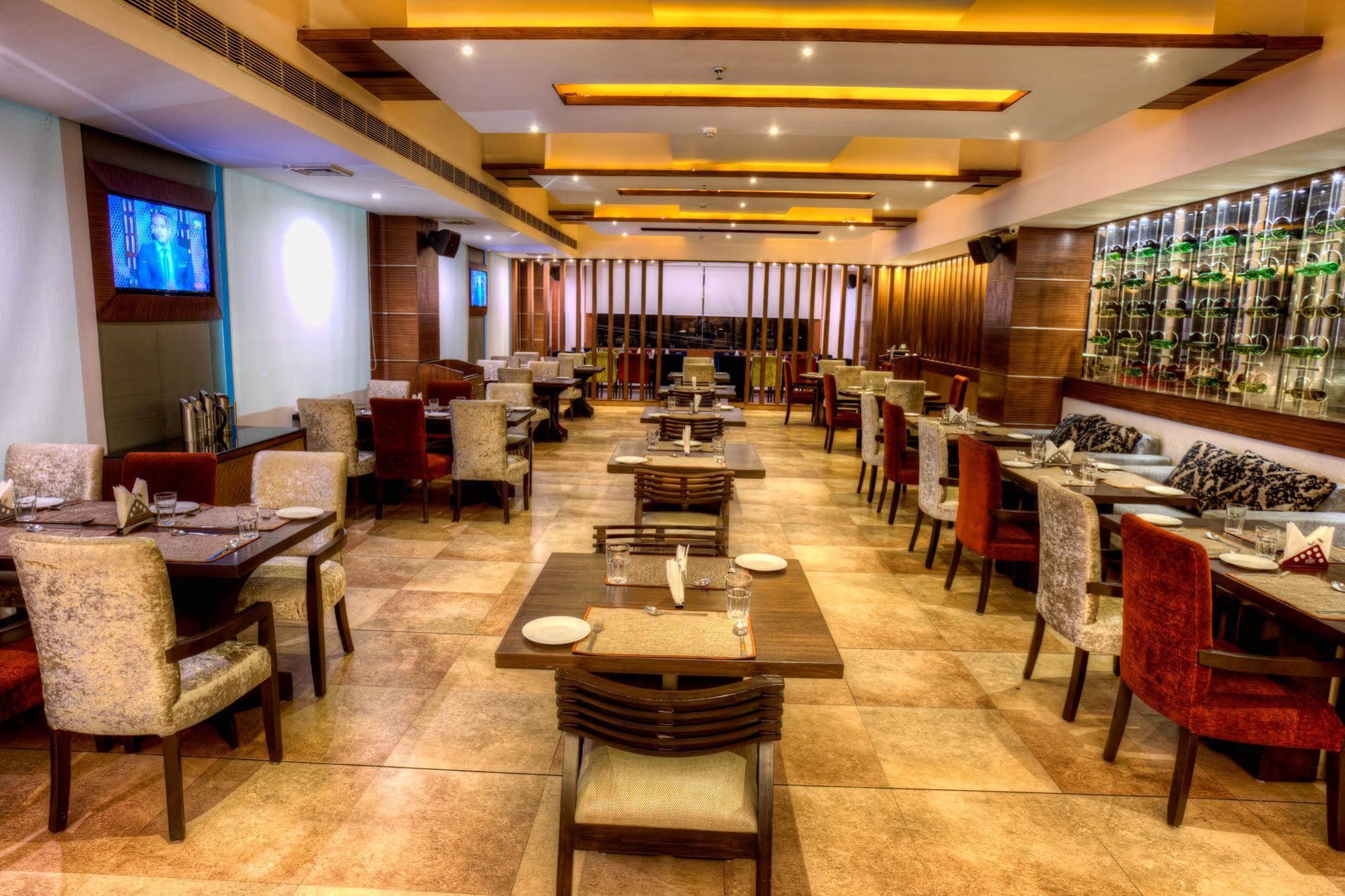 Mercure Chandigarh Tribune Chowk Exteriör bild
